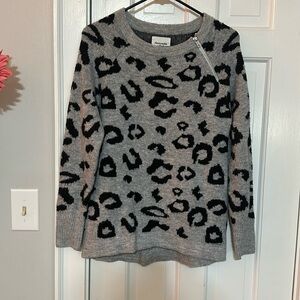 Abercrombie & Fitch Women’s Gray and Black Cheetah Print Sweater Size M